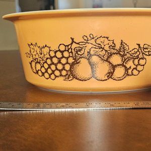 Vintage Pyrex Old Orchard No. 664.   4 Quart Baking Dish (no lid)